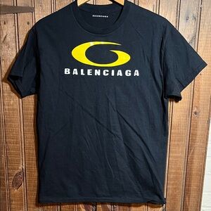 Fashion Black Tee with Bold Yellow Emblem